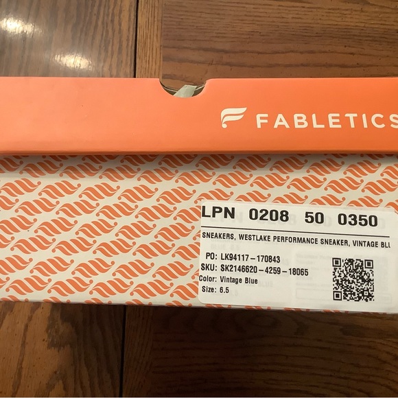 NIB Fabletics Sneaker - Picture 5 of 5